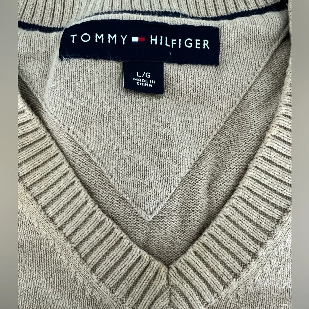 Men's Large Tommy Hilfiger V- Neck Sweater